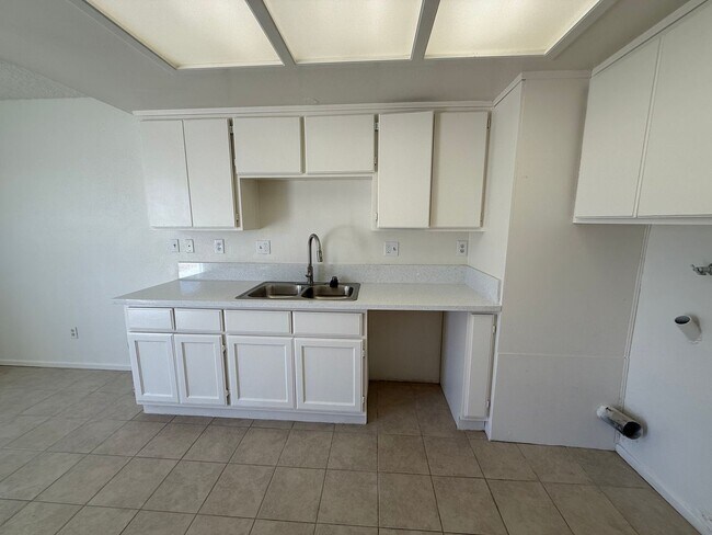Building Photo - 3711