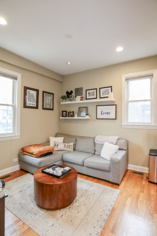 Building Photo - 1357 W Barry Ave