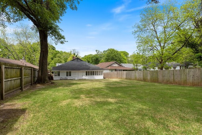 Building Photo - 894 Rose Cir SW