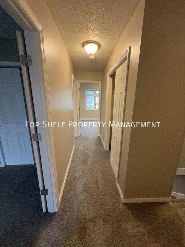 Building Photo - 302 E Park Ave