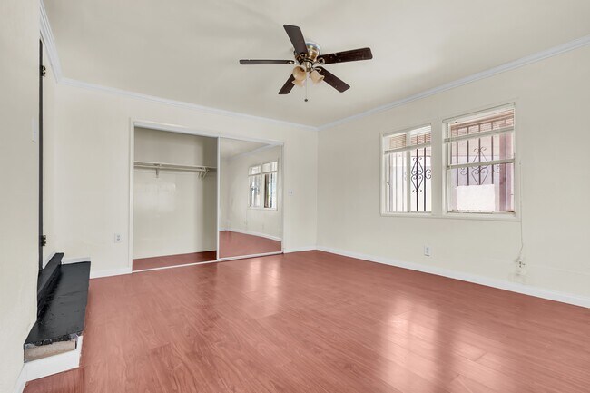 Building Photo - 905 N Albertson Ave