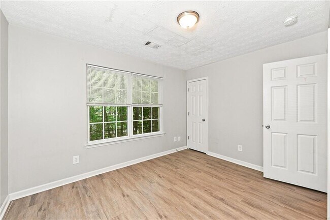 Building Photo - 1311 Birch Ct