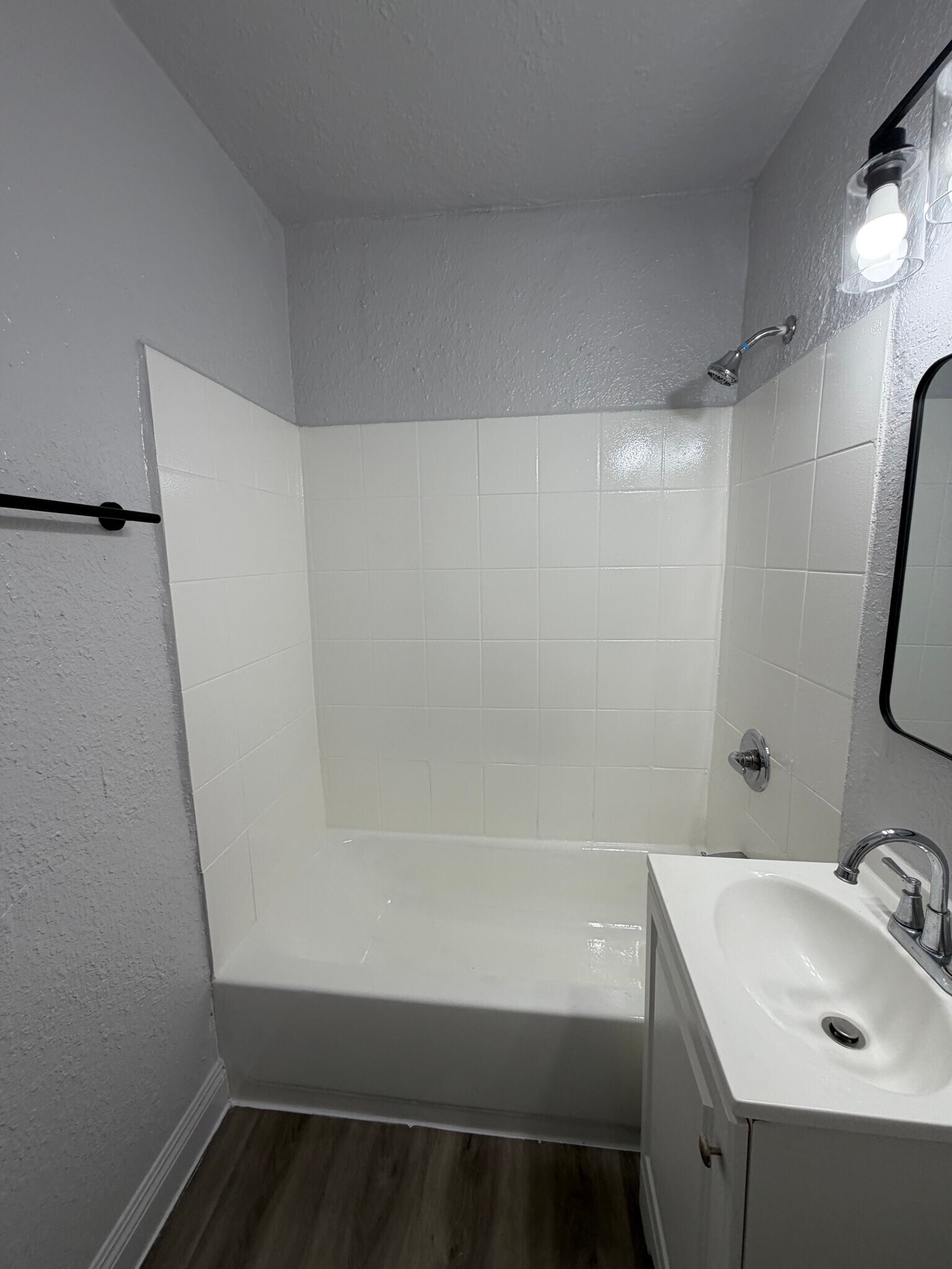 Building Photo - 609 W 94th St
