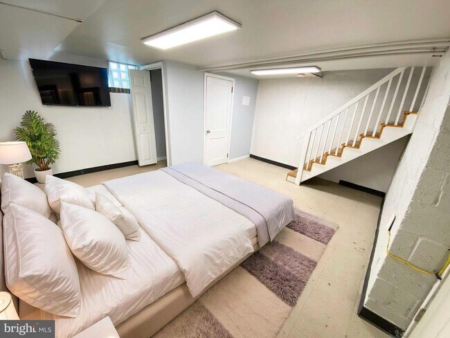 Building Photo - 6330 Leonard St