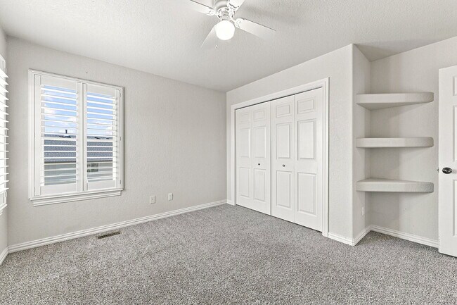 Building Photo - $3,040.95, 6 bed, 4 bath located in Colorado Springs