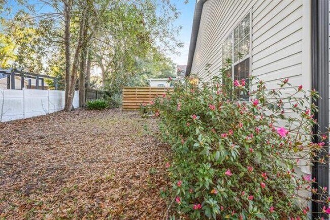 Building Photo - 4517 Eltham Park
