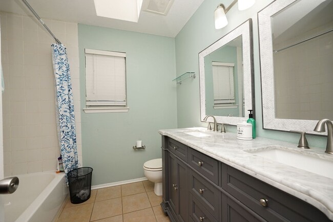 Building Photo - Bluewater Bay Four Bedroom House