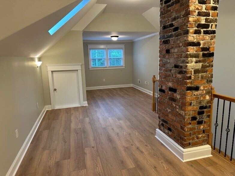 Second Floor Loft - 219 Randolph St NE