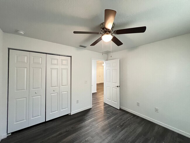 Building Photo - Beautiful 3 Bedroom, 2 Bathroom Home in Oc...