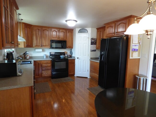 Building Photo - Great House in a Great Neighborhood!