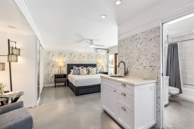Building Photo - Elegant Home w/ Private Beach Access, Pool...