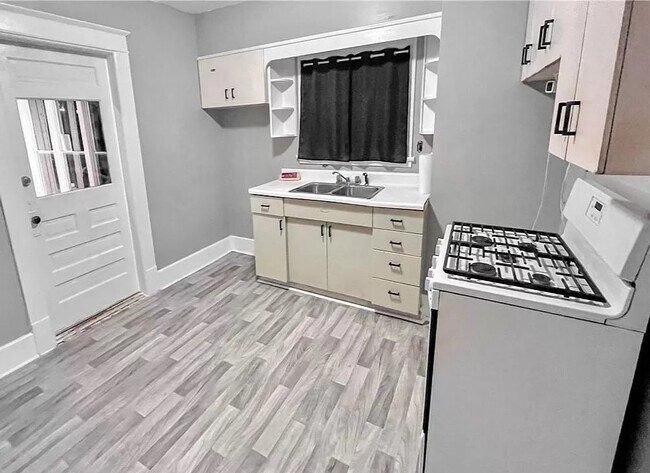 Building Photo - 316 E Florida Ave