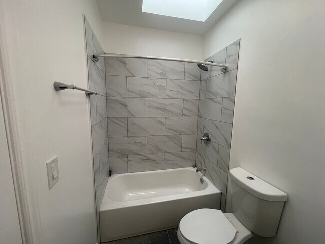 Building Photo - 4393 N Elston Ave