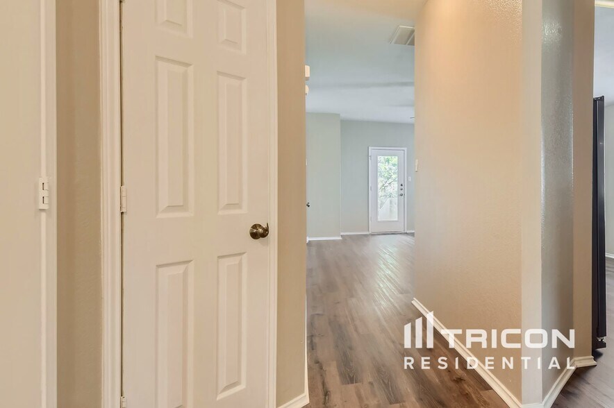 Building Photo - 1411 Catalina Dr