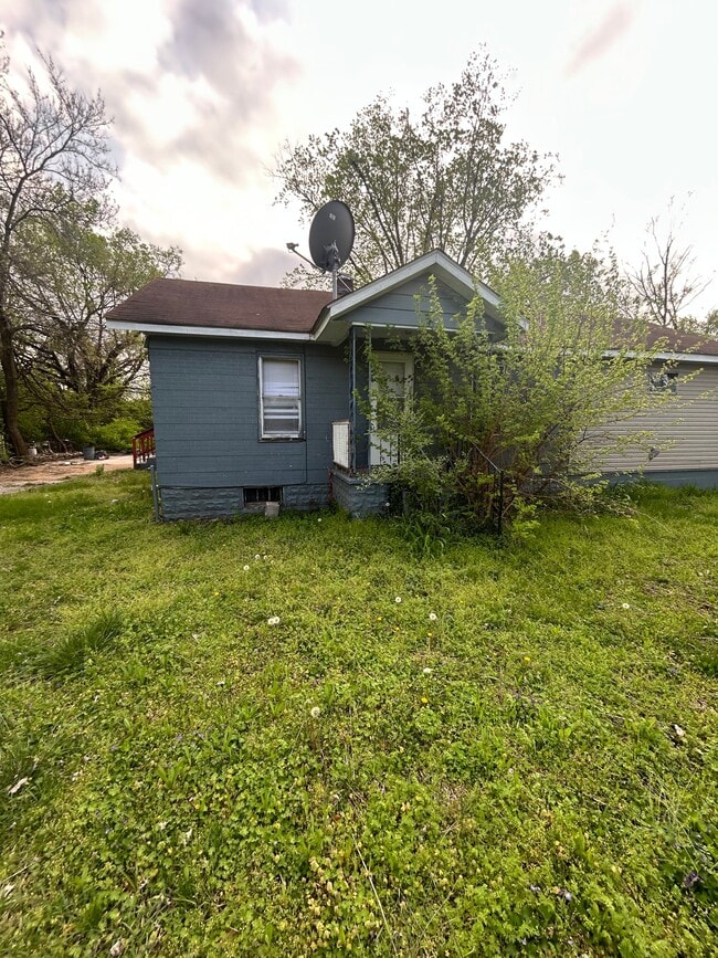 Building Photo - 2332 Renois Ln