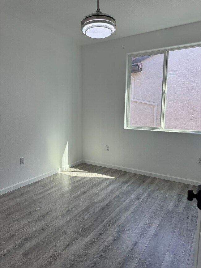 Building Photo - NOW AVAILABLE!! BEAUTIFUL HOME IN GATED COMMUNITY OF PATTERSON