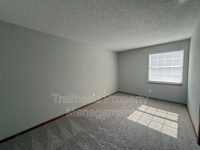 Building Photo - 3409 NW Duncan Rd