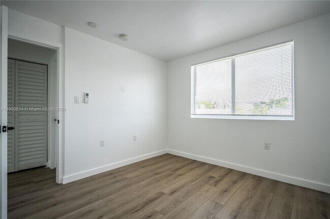 Building Photo - 1955 NW 2nd Ct