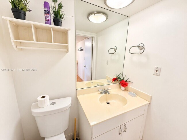 Building Photo - 5161 Collins Ave