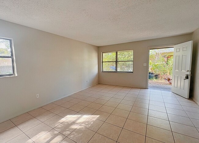 Building Photo - Charming Largo Home with a Spacious Fenced...