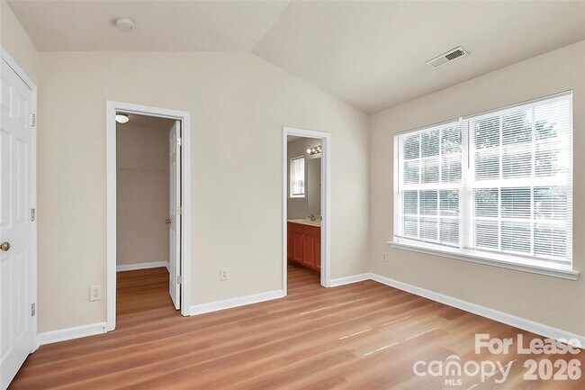 Building Photo - 915 Par One Ct