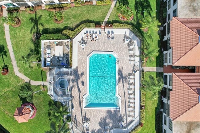 Building Photo - 6295 Bahia Del Mar Cir