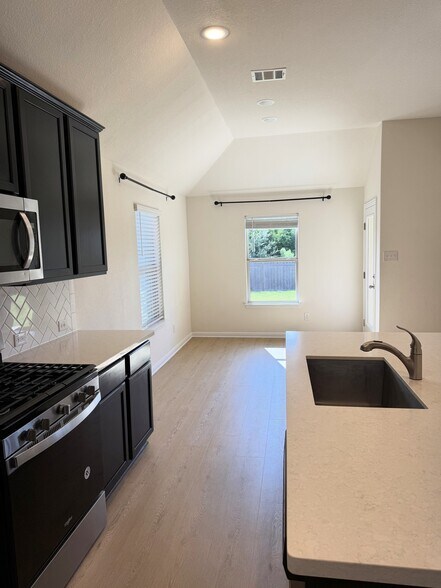 Building Photo - 1541 Harrongton Way