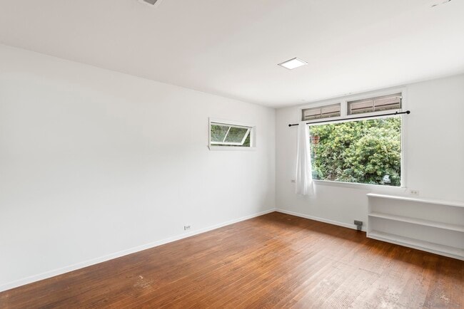 Building Photo - 1703 Castellana Rd