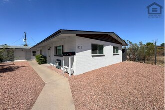 Building Photo - 1320 N 48th Pl