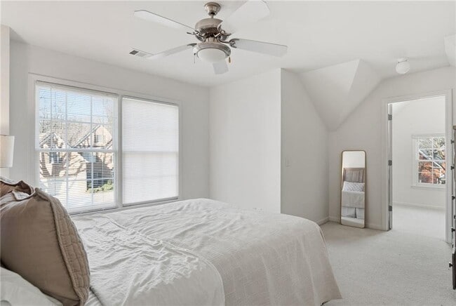 Building Photo - 2050 Willshire Glen