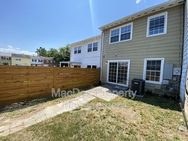Building Photo - 14674 Pinon Ct