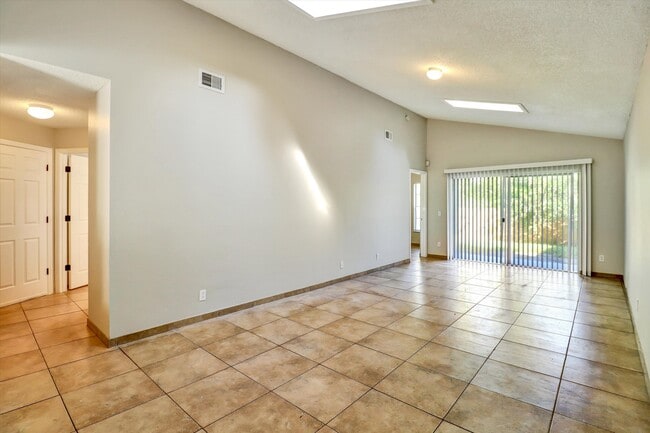 Building Photo - 521 Madrigal Ct