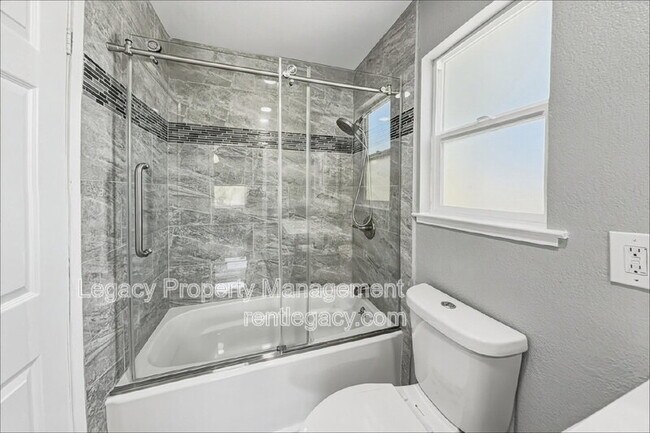 Building Photo - 5606 Hamilton St