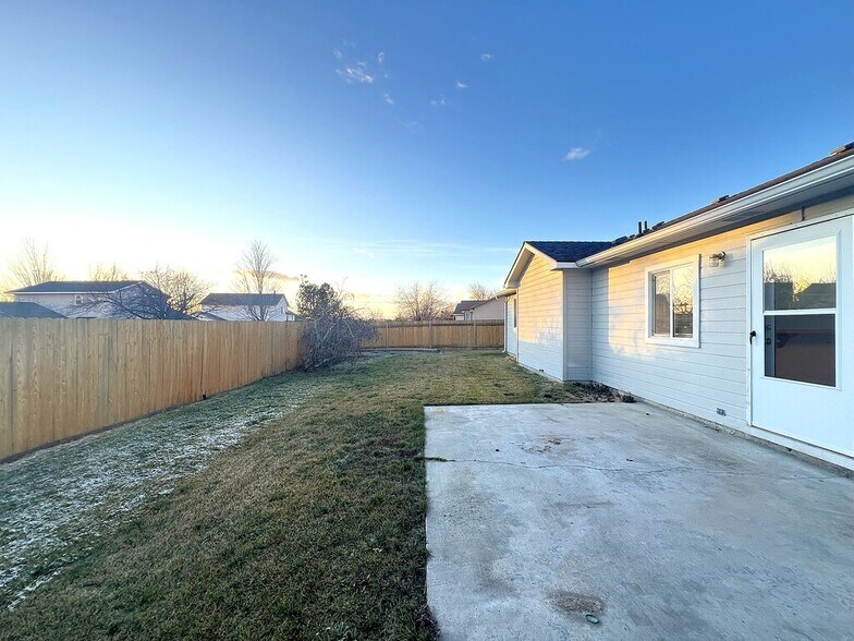 Building Photo - 4160 E Carnation Ct