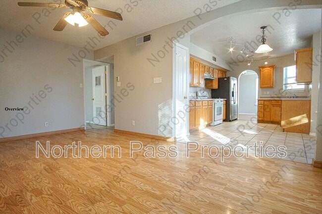 Building Photo - 13740 Paseo Alegre Ave