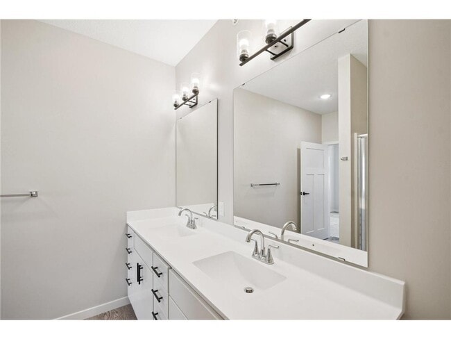 Building Photo - 4750 Ironwood Cir