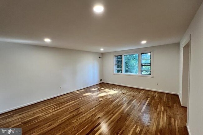 Building Photo - 5311 Pooks Hill Rd