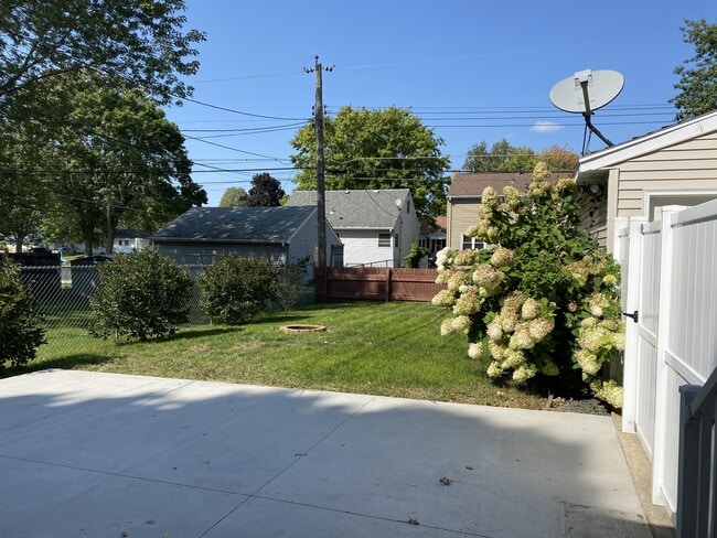 Building Photo - 1863-17 1/2 17 1/2 St NW