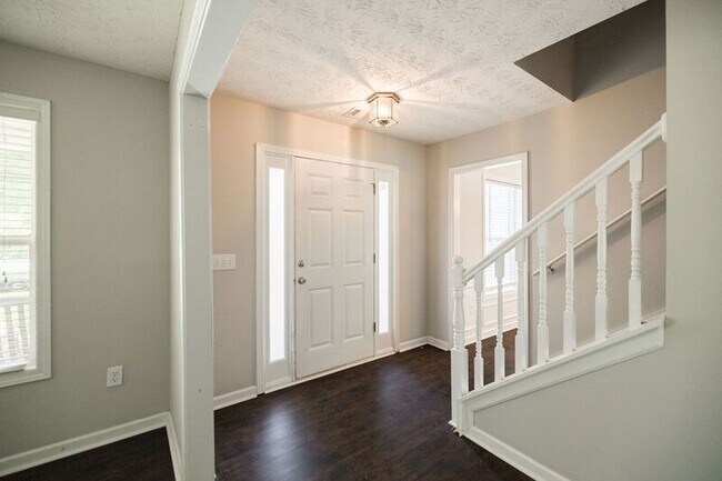 Building Photo - 453 Reba Ct