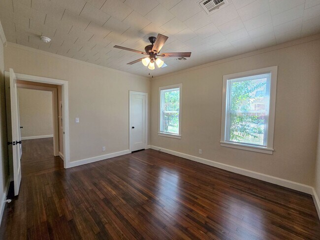 Building Photo - Cute 3 Bedroom Brick home in Shawnee