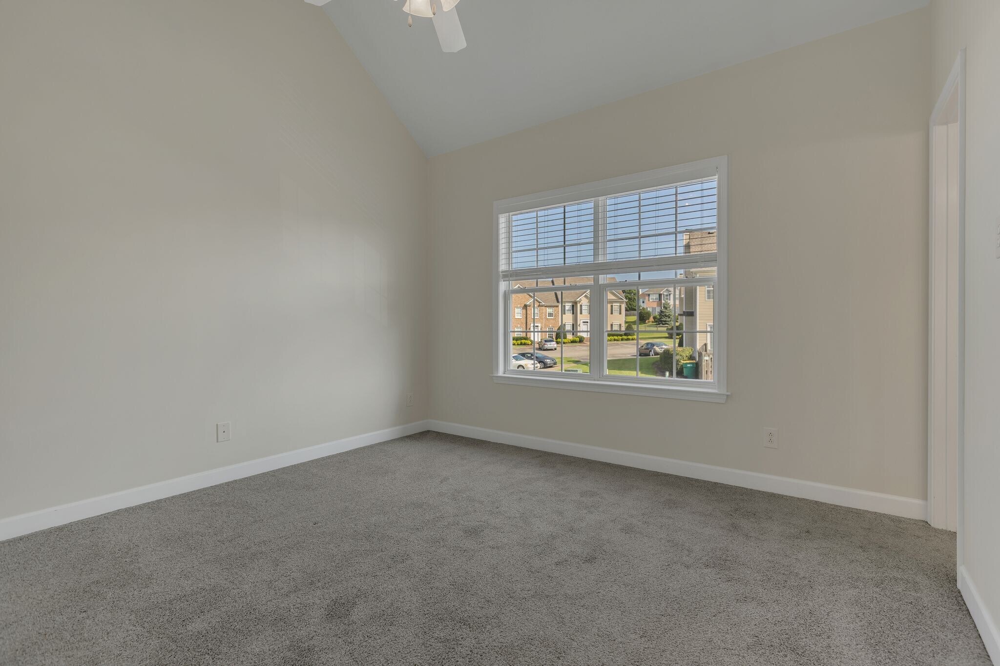 Building Photo - 2271 Dewey Dr