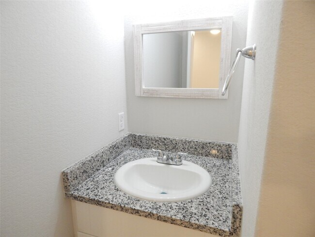 Building Photo - 230 Northlawn St