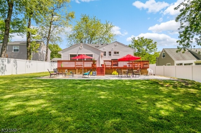 Building Photo - 237 Perry St