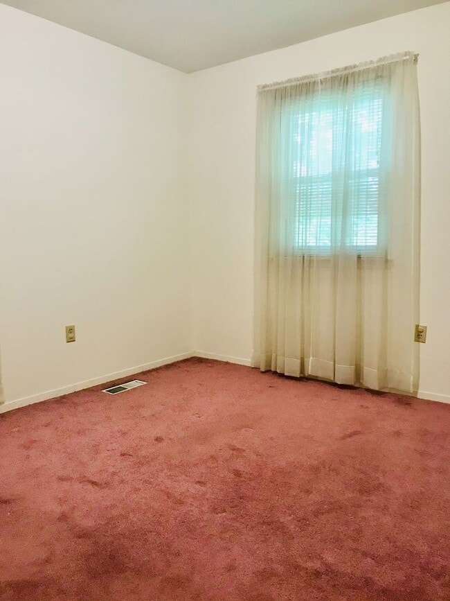 Building Photo - Beautiful 3-Bed/2.5-Bath Townhome in Aston...
