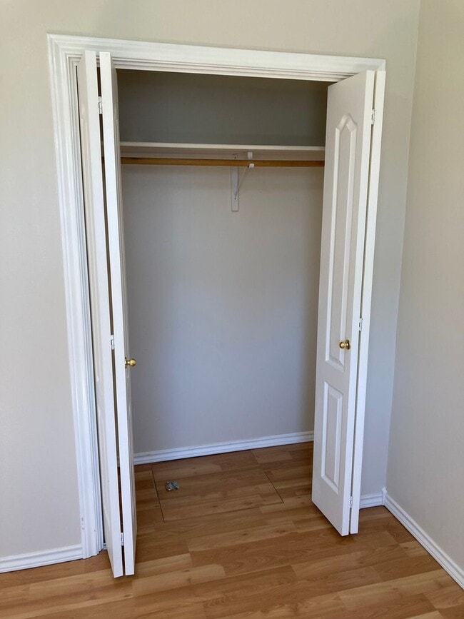 Building Photo - 928 N Middlemist Pl - Awesome Backyard, Go...