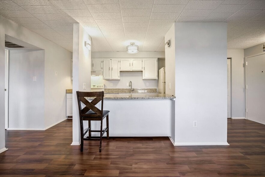 Building Photo - 997-C HEATHER RIDGE DR, 3C