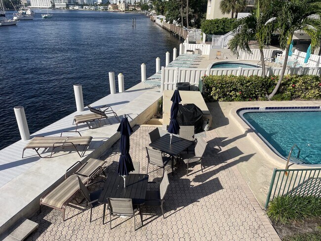 Building Photo - 9 N Birch Rd