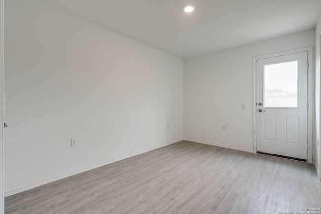 Building Photo - Super cute 3 Bedroom 2 Bath Home Southside...