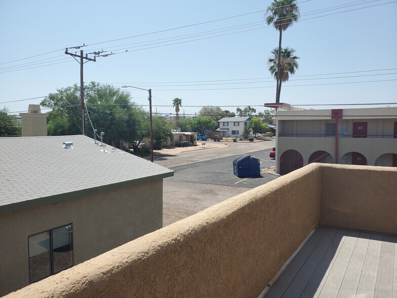 Building Photo - 838 E Lester St