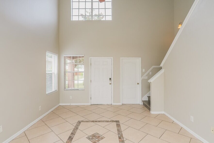 Building Photo - 12723 Adventure Dr